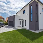 Villa Seaside Bamboo - *